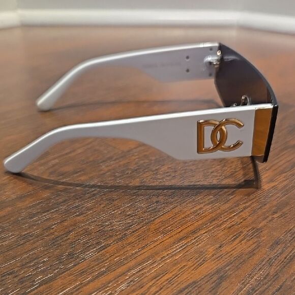 DC Oversized Sunglasses in Black and White - Picture 4 of 5